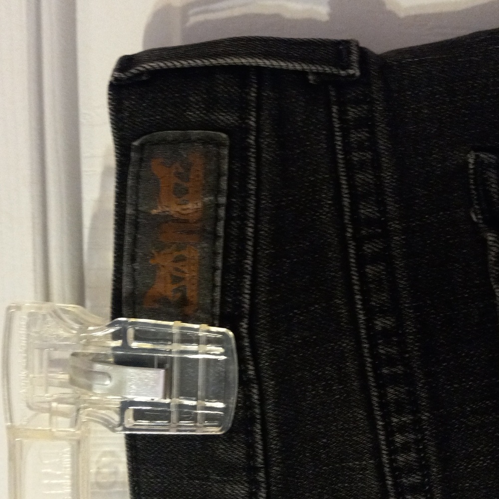 Ladies black Levi jeans - Picture 5 of 8